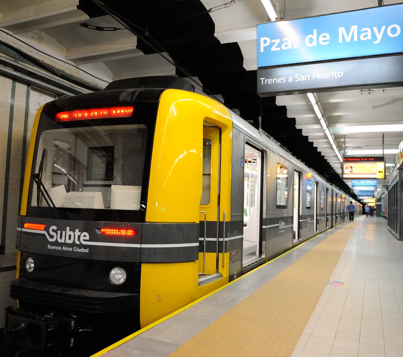 Formación de la línea A del subte en la estación Plaza de Mayo